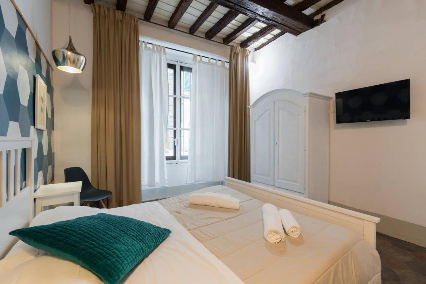 F4 - Santa Croce One Bedroom Flat 2 To 4 Guests Florence Buitenkant foto